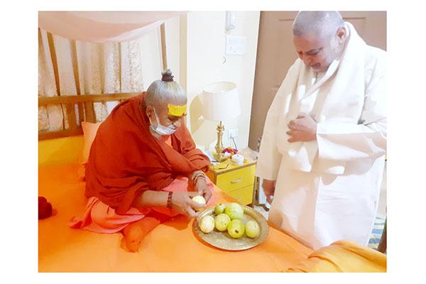 Got blessings of Shankaracharya Maharaj Ji today. Offered him fresh Amrood from our Ashram and all our publications.